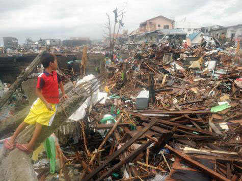 تضارب بحصيلة &rsquo;هايان&rsquo; ومساعدات دولية تصل الفلبين 
