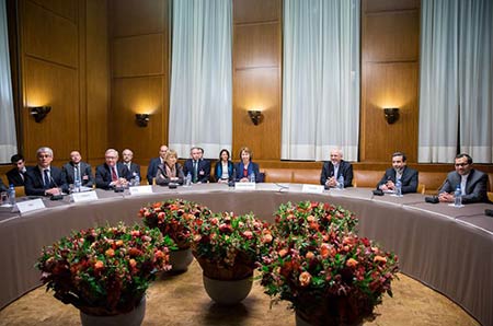 اجتماع ممثلي طهران ومجموعة خمسة زائد واحد في جنيف إيران: لن نقبل اتفاقا يسلبنا حق ’التخصيب’