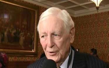 لورد بريطاني يتحرك من أجل إعادة الجنسية الى 31 بحرينياً