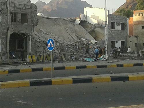 4 قتلى في هجوم انتحاري يستهدف مبنى ادارة الأمن العام في عدن جنوب اليمن