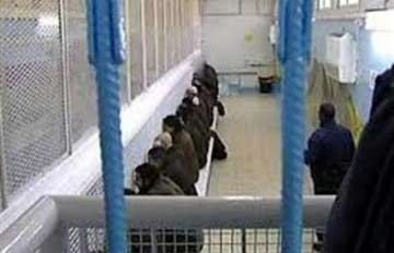 مواجهات بين الأسرى الفلسطينيين وقوات الاحتلال في سجن مجدو &lrm;