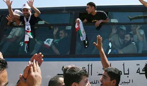 الدفعة الثالثة من قدامى الأسرى الفلسطينيين إلى الحرية