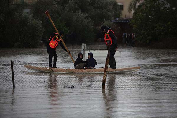 
غزّة: قسوة المنخفض الجوي تفاقم معاناة المواطنين
