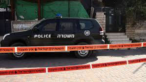 
 فلسطيني يطعن شرطياً صهيونياً في ساحة آدم شمالي القدس المحتلة 