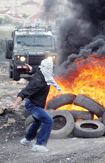 الفلسطينيون يحتفلون بذكرى &rsquo;انتفاضة الحجارة&rsquo; 