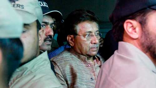 باكستان.. متفجرات ترجئ محاكمة مشرف