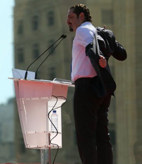 الرئيس سعد الحريري سعد الحريري يخلع سترته من جديد ليرقص على الدماء