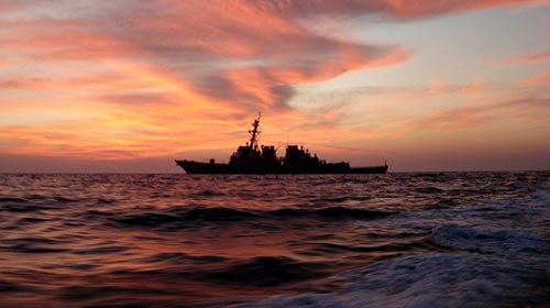 سفينتان حربيتان أمريكيتان تدخلان البحر الأسود