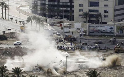 السلطة البحرينية استخدم الغاز المسيل للدموع بكثافة في قمع الثورة السلمية كوريا الجنوبية تقرر وقف تصدير شحنة الأسلحة إلى البحرين