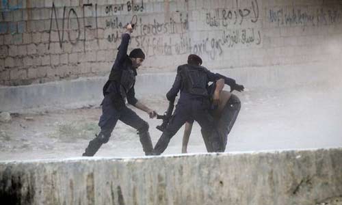 انتهاك حرمة المساكن في البحرين وغالبية المعتقلين من الأطفال