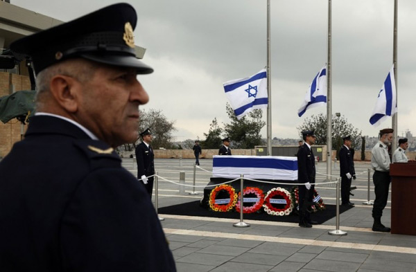 &rsquo;هآرتس&rsquo;: شارون كان مستعداً لتسوية في القدس المحتلة مع الفلسطينيين
