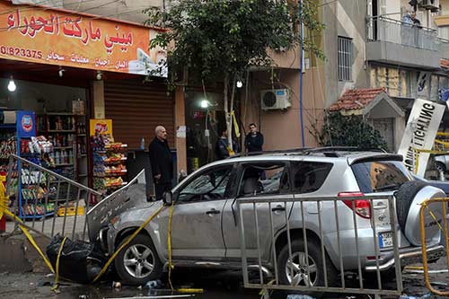 القوى الأمنية تواصل جمع الأدلة في ساحة التفجير