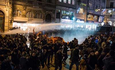 تركيا: تفريق تظاهرة ضد رقابة الإنترنت