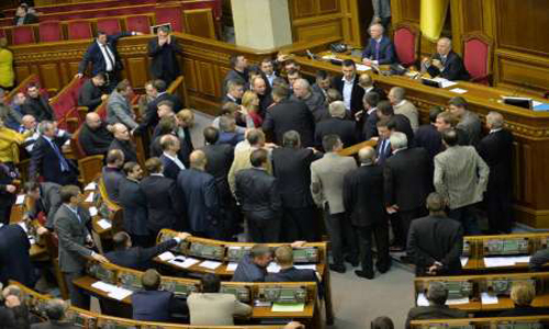 أوكرانيا: توقيع اتفاق لتسوية الأزمة السياسية