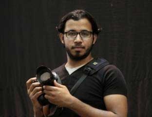 مصور بحريني معتقل ينال جائزتين عالميتين