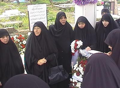وفود أمّت أضرحة القادة الشهداء في ذكراهم 