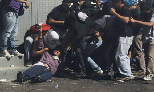 17 قتيلاً في فنزويلا منذ بدء التظاهرات