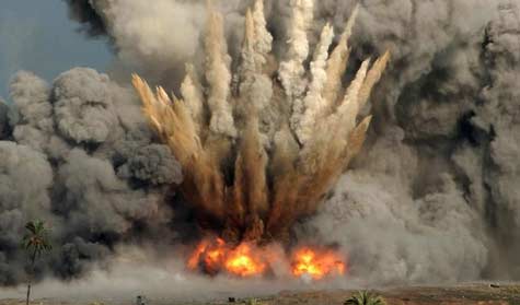 إعلام العدو يربط بين الغارة الصهيونية وتهديدات غانتس