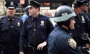 واشنطن تستخدم الغاز المسيل للدموع لتفريق محتجين 