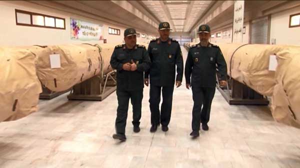 طهران: القوة الجوية في حرس الثورة يتسلّم صواريخ بالستية