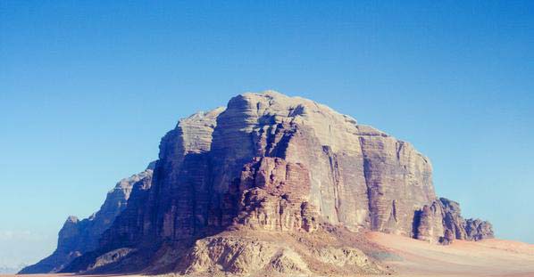 مقتل 3 متسلقي جبال فرنسيين بالأردن