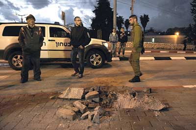 المسؤولون الصهاينة يدرسون الردّ على صواريخ المقاومة الفلسطينية