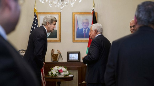 كيري يلتقي عباس في مقر إقامة سفير فلسطين لدى الأردن 