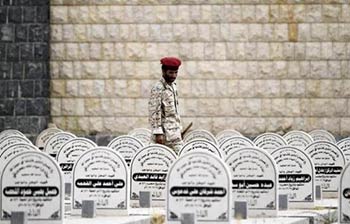 &rsquo;القاعدة&rsquo; في اليمن تنشر فيديو لاحتفال اقامته بمناسبة تحرير سجناء