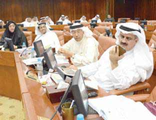  الداخلية البحرينية: الأجانب نصف السكان
