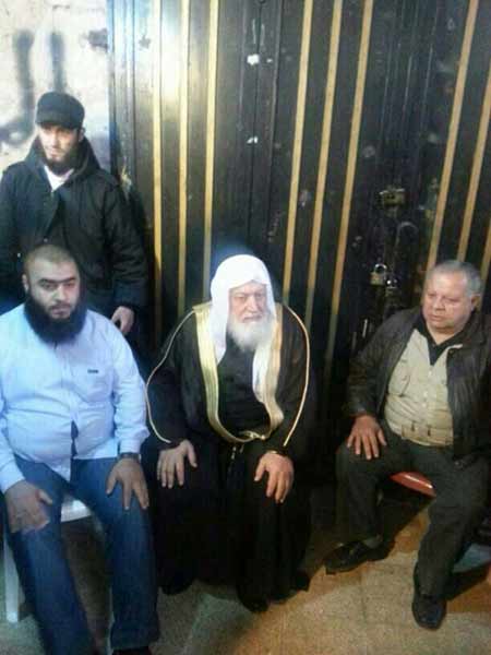 الجيش يعيد فتح طرقات قطعها محتجون في طرابلس 