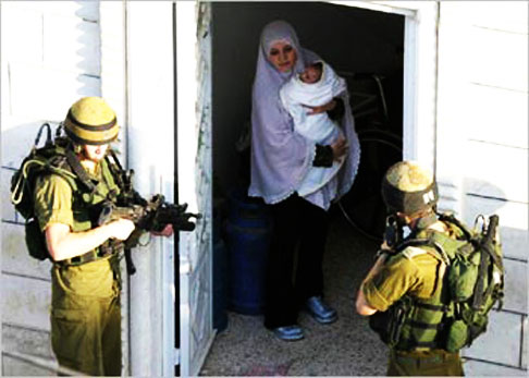 منازل الأبرياء تحت نيران الاحتلال الاسرائيلي بالضفة
