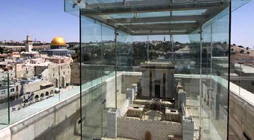 &rsquo;إسرائيل&rsquo; تكشف عن مجسم الهيكل المزعوم قرب الأقصى
