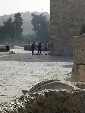 مواجهات عنيفة بين قوات العدو والفلسطينيين  
