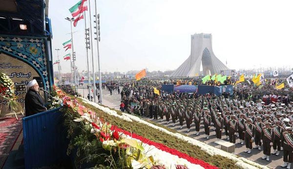 ايران تحيي يوم الجيش
