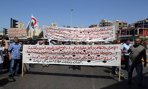تظاهرة سيارة لاتحاد ونقابات قطاع النقل  البري 