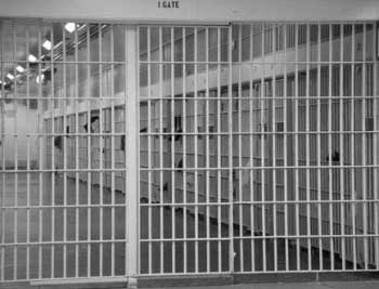 السعودية: سجن 13 شخصاً لدعمهم مقاتلين في الخارج