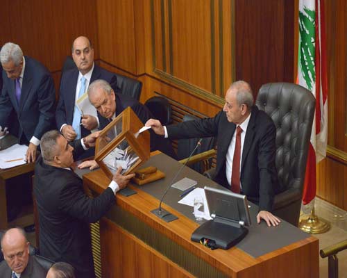 مشاورات انتخاب الرئيس على نار حامية