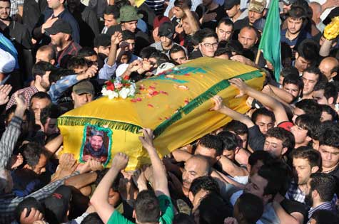 حزب الله وأهالي أنصار يشيّعان الشهيد حسن منصور