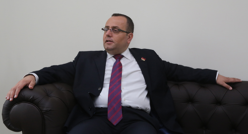 صناديق اليرزة تغص بالناخبين السوريين لليوم الثاني