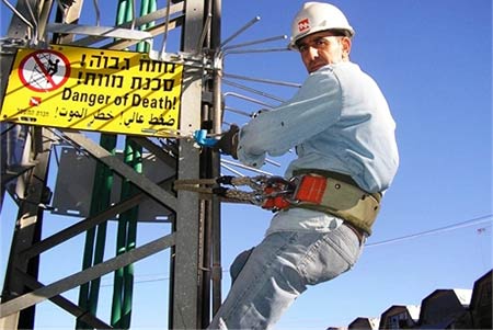 الحكومة تحذر شركة الكهرباء الاسرائيلية من قطع التيار عن الفلسطينيين