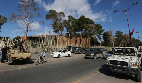 الحكومة الليبية تدعو المسلحين لمغادرة طرابلس