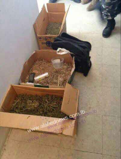 بالصور: العثور على أسلحة وقنابل ومواد لتصنيع المتفجرات في منزل المطلوب مصطفى الحجيري 