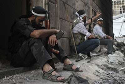 فرنسا تطرد إرهابياً على علاقة بتجنيد فرنسيين للانضمام إلى صفوف المسلّحين في سورية