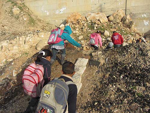 في القدس أطفال فلسطينيون بلا مدرسة ومساكن مهددة بالهدم