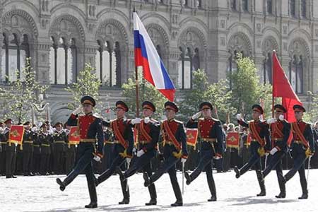 بوتين في القرم.. واشنطن تعترض وشرق أوكرانيا يشتعل