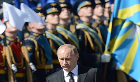 بوتين في القرم.. واشنطن تعترض وشرق أوكرانيا يشتعل