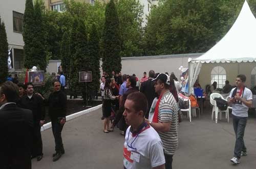 سوريو الخارج يسقطون رهانات المشككين ويصوتون بكثافة