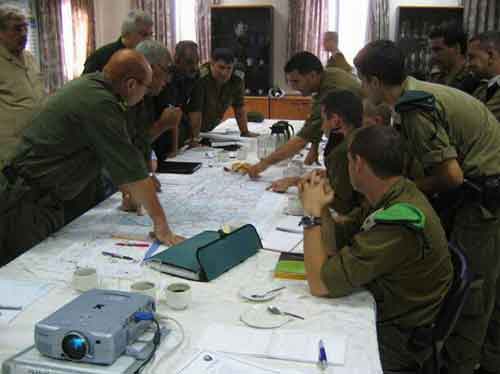 اعتقال 100 فلسطيني خلال مداهمات في الضفة الغربية