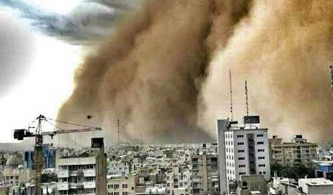 الحياة تعود إلى طهران بعد عاصفة رملية غير مسبوقة