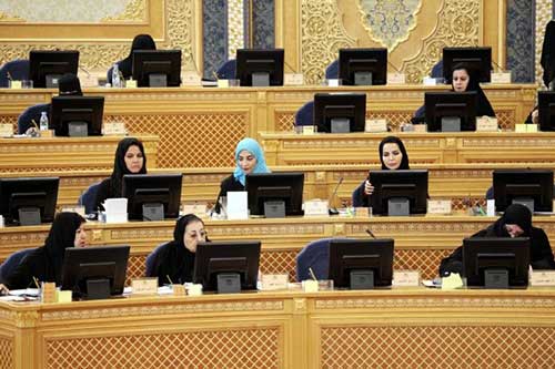 هل تحصل المرأة السعودية على رخصة قيادة دولية؟